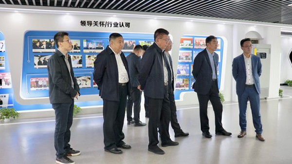 长春市政府副市长曹武一行莅临芭乐视频下载污在线观看调研交流