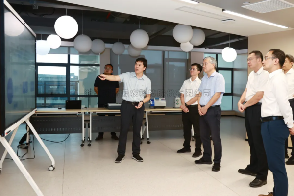 海南省委常委、三亚市委书记周红波等领导一行莅临芭乐视频下载污在线观看海南子公司考察调研